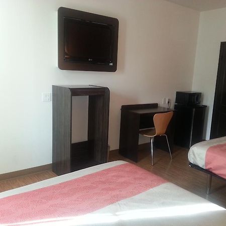 Motel 6 Bell Gardens Eksteriør bilde