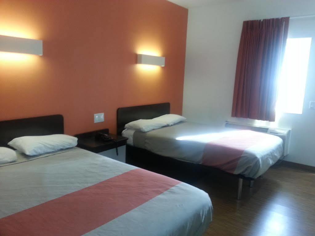 Motel 6 Bell Gardens Eksteriør bilde