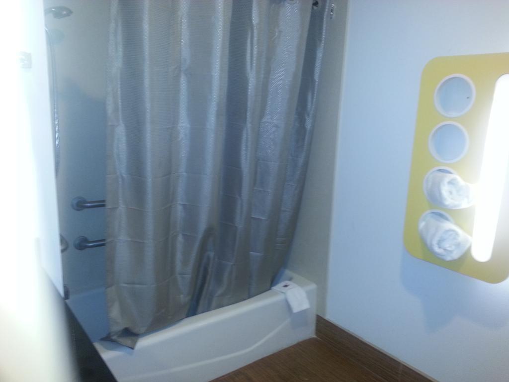 Motel 6 Bell Gardens Eksteriør bilde