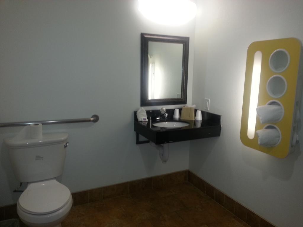 Motel 6 Bell Gardens Eksteriør bilde