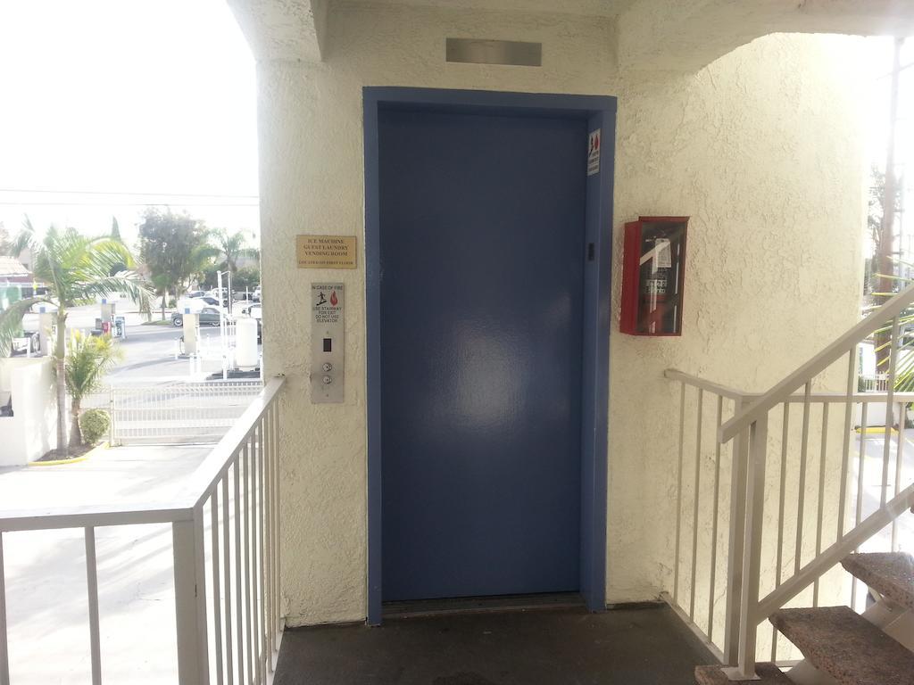 Motel 6 Bell Gardens Eksteriør bilde